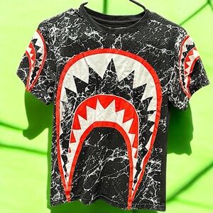 Fresh laundry Graphic Shark Print T-Shirt - Black and Red MEDIUM